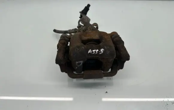 Volkswagen Jetta VI Rear brake caliper 7K07