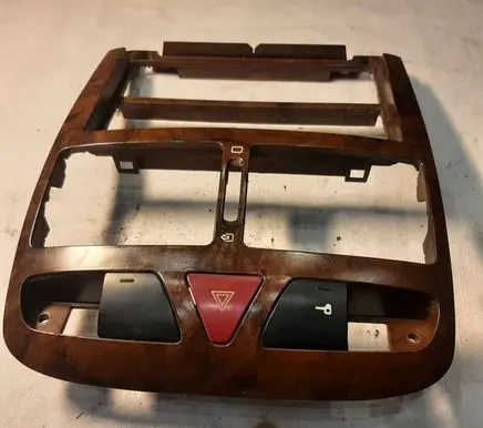 Peugeot 307 Radio/GPS head unit trim M29500