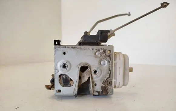 Audi A6 S6 C5 4B Front door lock 400173A