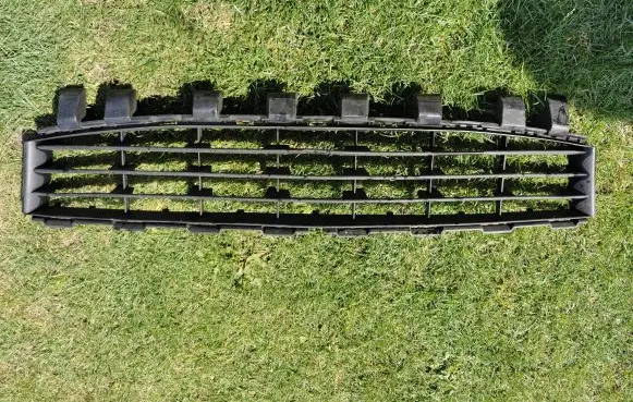Renault Megane II Front bumper upper radiator grill 8200412379
