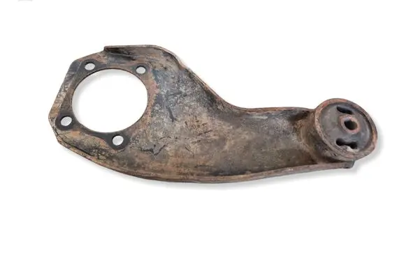 Mitsubishi L200 Front differential bracket 