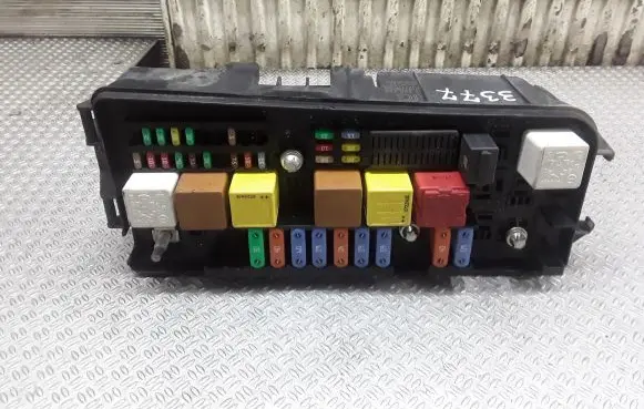 Opel Signum Fuse module 13240245
