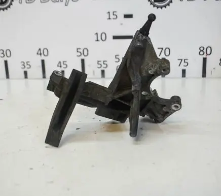 Ford Kuga II Engine mounting bracket F1BQ9B470AA