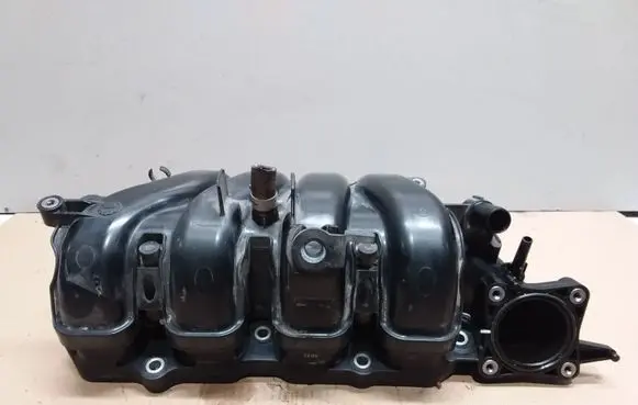 Toyota Yaris Intake manifold