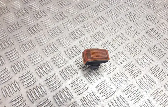 Renault Captur Front fender indicator light