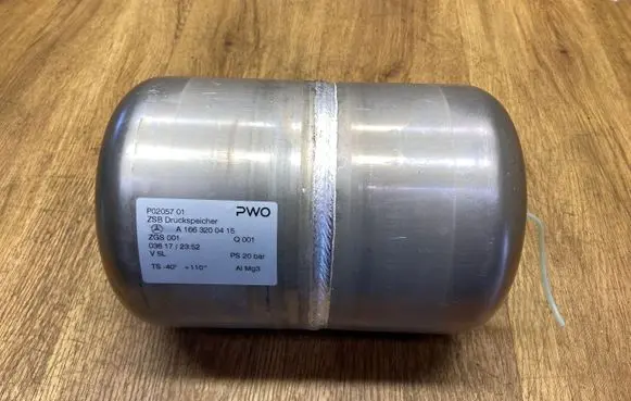 Mercedes-Benz GLE (W166 - C292) Air suspension tank/reservoir A1663200415 P0205701 ZGS001