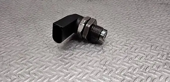 BMW 5 E60 E61 Fuel pressure sensor 0281002497