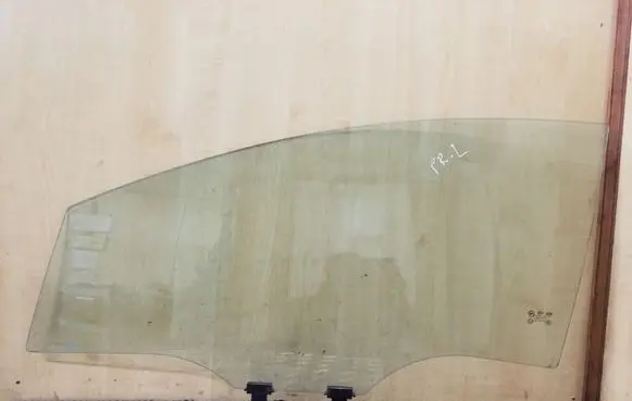 KIA Rio Front door window glass four-door