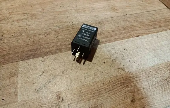 BMW X5 E53 Idle relay 6135 8365960 05065000