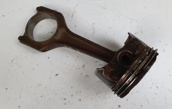 BMW 3 E90 E91 Piston with connecting rod