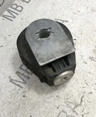 Mercedes-Benz C W205 Rear differential mounting bracket A2053501011