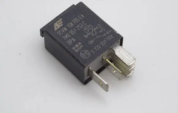 Volkswagen Touareg I Other relay 7M0951253C 95VW10K705EA
