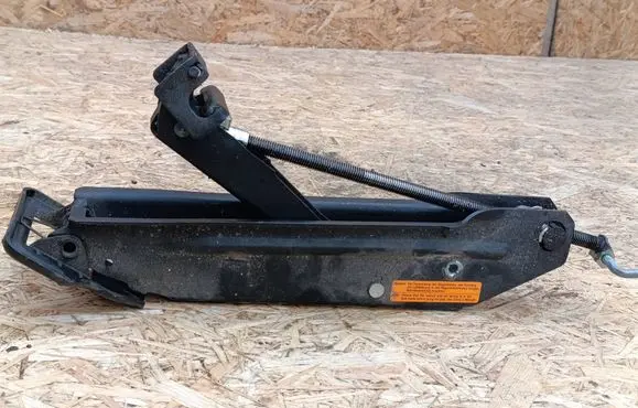 Volkswagen Touareg I Lift Jack 7L0011031B
