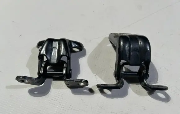 Rear door hinge set