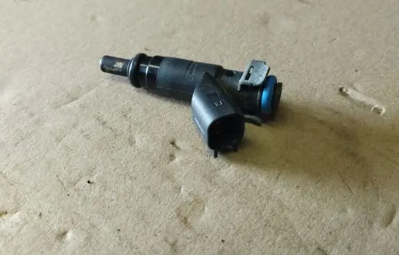 Jeep Grand Cherokee (WK) Fuel injector 04591851AA