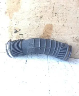 Volvo V70 Air intake hose/pipe 6898050