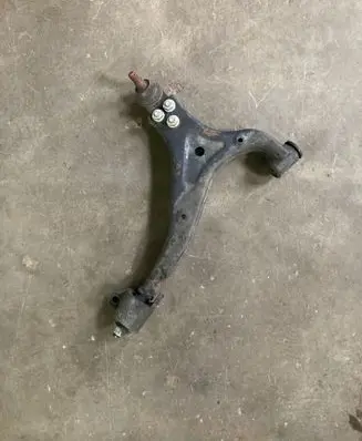 Front lower control arm/wishbone
