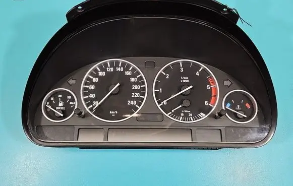 Speedometer (instrument cluster)