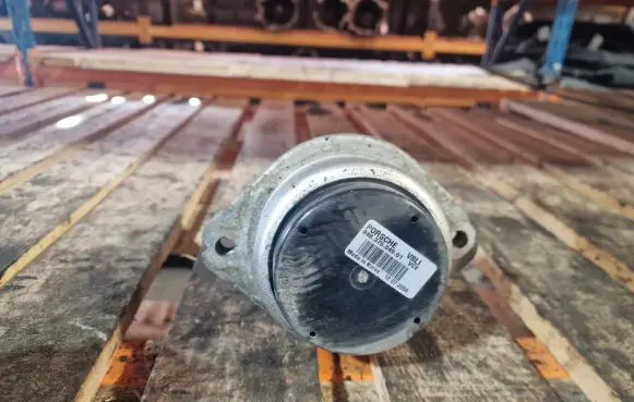 Porsche Cayenne (9PA) Engine mount bracket 94837504901