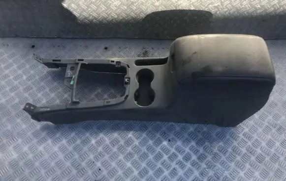 Hyundai Santa Fe Armrest 846812b000 84681-2b000