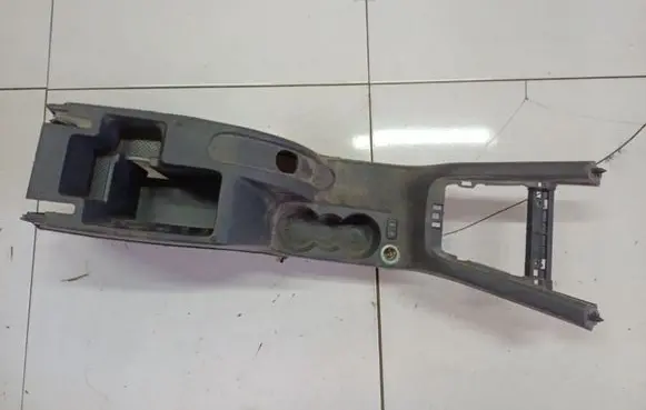 Skoda Octavia Mk2 (1Z) Center console 320010111363501