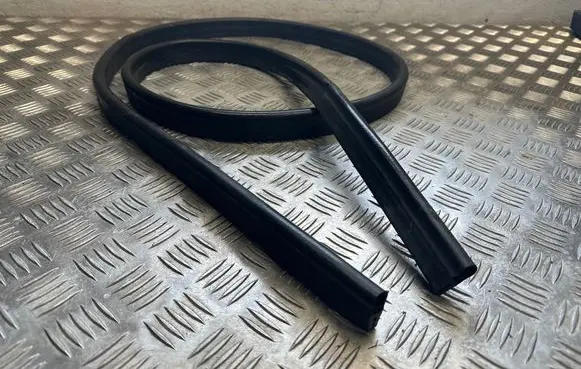 Mercedes-Benz GL X166 Engine compartment rubber 
