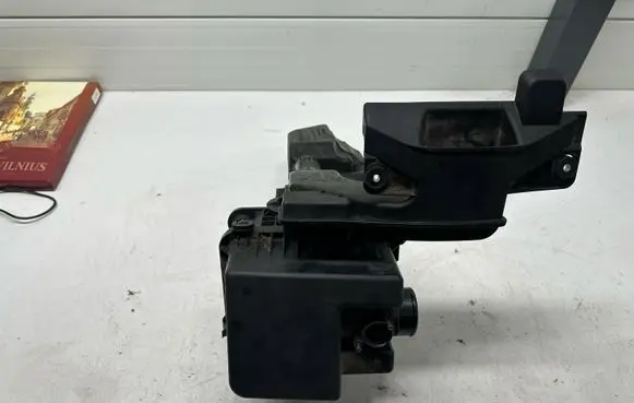 Mazda 2 Air filter box KF400