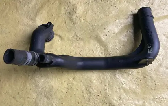Mercedes-Benz B W245 Engine coolant pipe/hose A6402001352