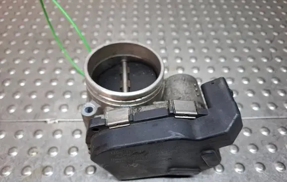 BMW 1 E81 E87 Throttle body valve S27705890 7561066