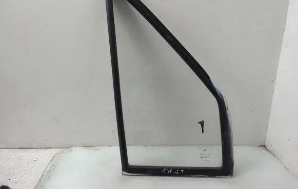 Volkswagen II LT Front vent window/glass (coupe) 43R000042