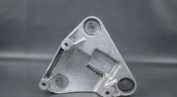 Opel Mokka Engine mounting bracket 55577637
