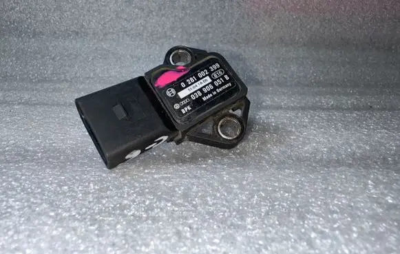 Audi A6 S6 C6 4F Air pressure sensor 038906051B 0281002399
