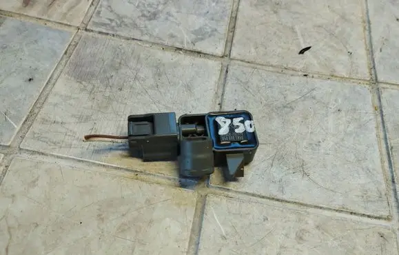 Renault Megane III Airbag deployment crash/impact sensor 988300005R