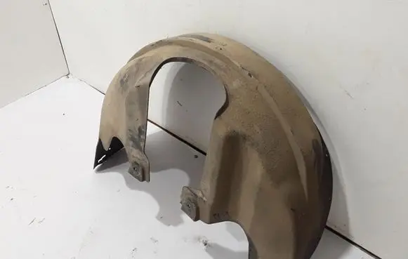 Rear arch fender liner splash guards