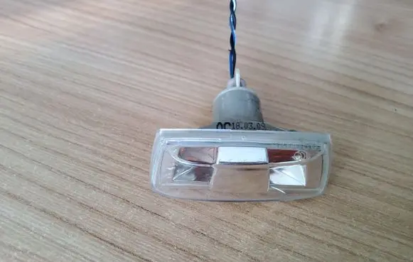Opel Insignia A Front fender indicator light 13252456