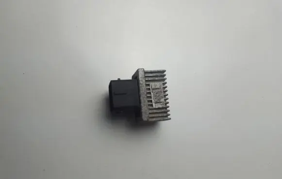 Glow plug pre-heat relay