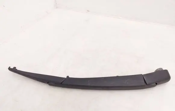 Rear wiper blade arm