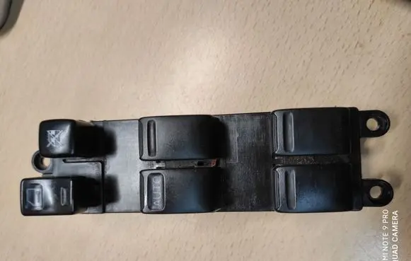 Nissan X-Trail T30 Electric window control switch