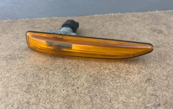 BMW 7 E65 E66 Front fender indicator light 8379686 63137164756 7164756