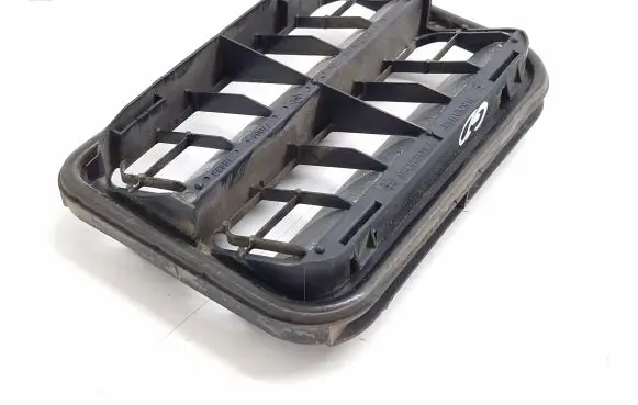 Quarter panel pressure vent