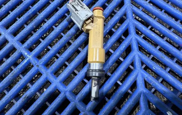 Toyota Prius (XW30) Fuel injector 232500T030