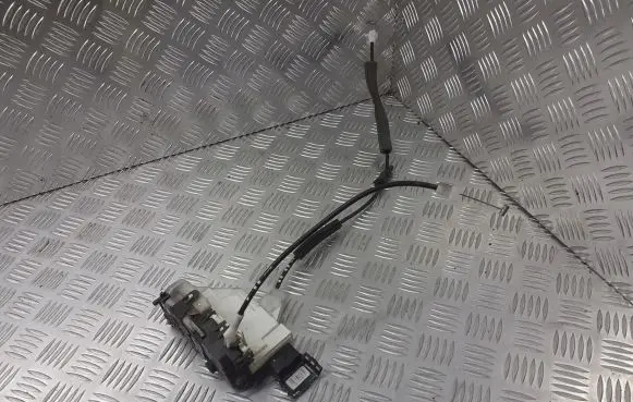 Citroen C5 Front door lock A04080