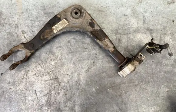 Peugeot 407 Front lower control arm/wishbone 7BAA01 0393157
