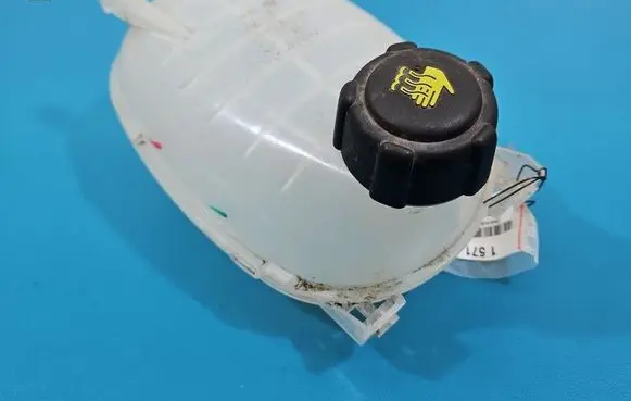 Dacia Duster III Coolant expansion tank/reservoir 217102572R IMPRK1571512