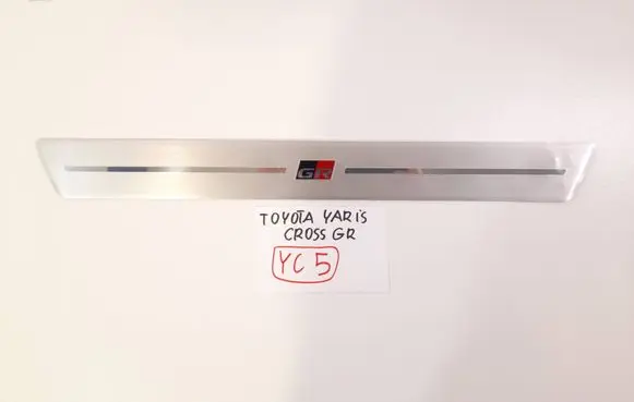 Toyota Yaris Cross Front sill trim cover 67913YY570