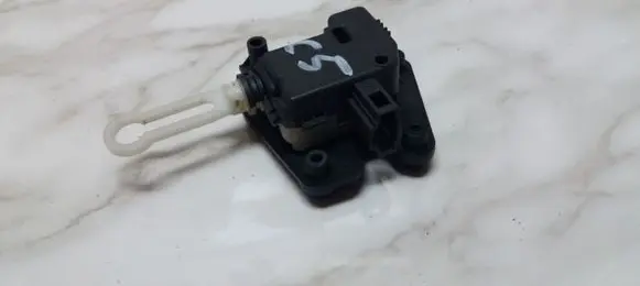 Audi A6 S6 C5 4B Tailgate boot lock/latch motor 8E9827833