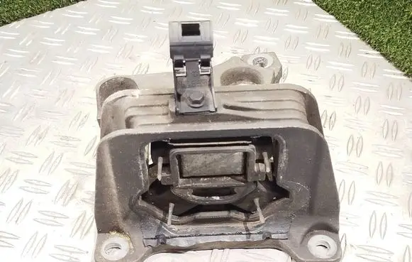 Renault Master III Engine mount bracket 112108180R