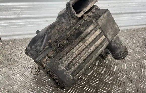 Volkswagen Touran I Air filter 1K0129607AD