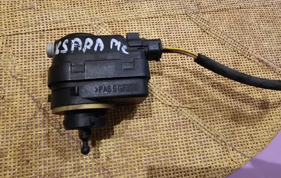 Citroen Xsara Picasso Headlight level adjustment motor 