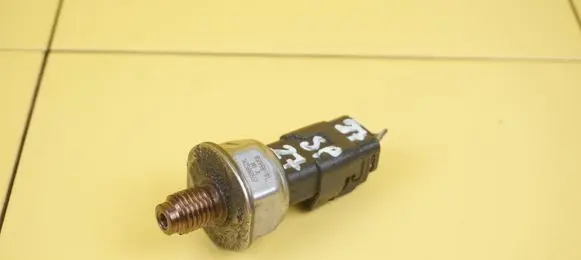 Mercedes-Benz A W176 Fuel pressure sensor 85PP6801 607951